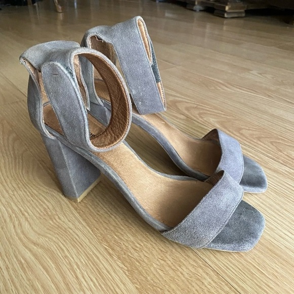 Jeffrey Campbell Holvey Gray Suede Block Strap Heels Women’s 9 - Picture 1 of 10